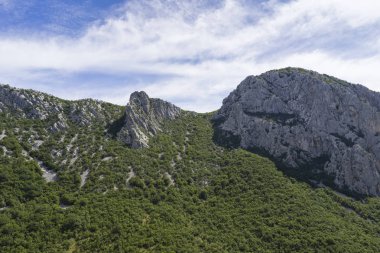 Gündüz Rocky Dağı manzarası