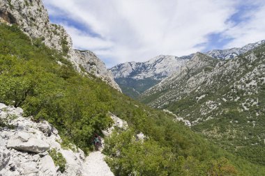 Gündüzleri kayalık dağın muhteşem manzarası