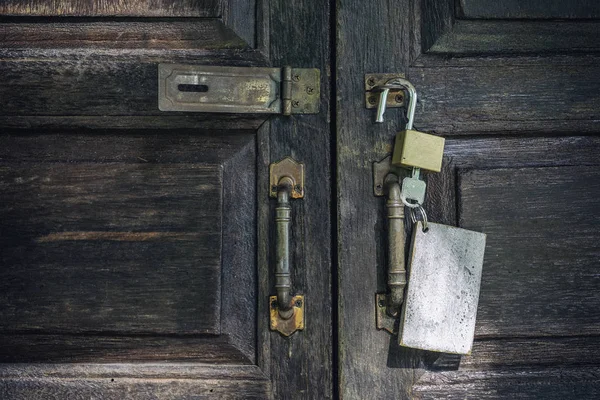 Vieilles Serrures Rouillées Clés Sur Porte Bois — Photo