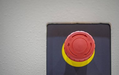 Acil durum düğmesi güvenlik kontrolünü n için kırmızı durdur