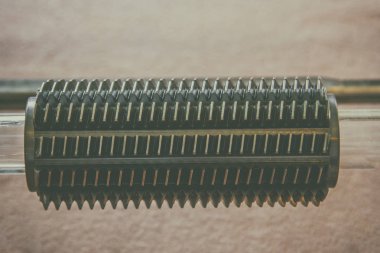 Metal arka planda backlash altın