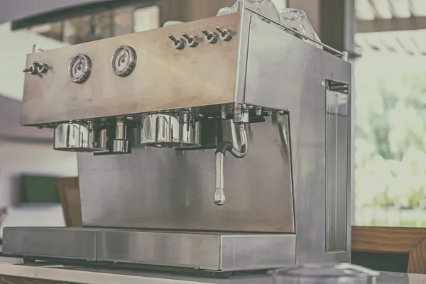 Coffee maker machine vintage in coffeehouse — Stock Photo, Image