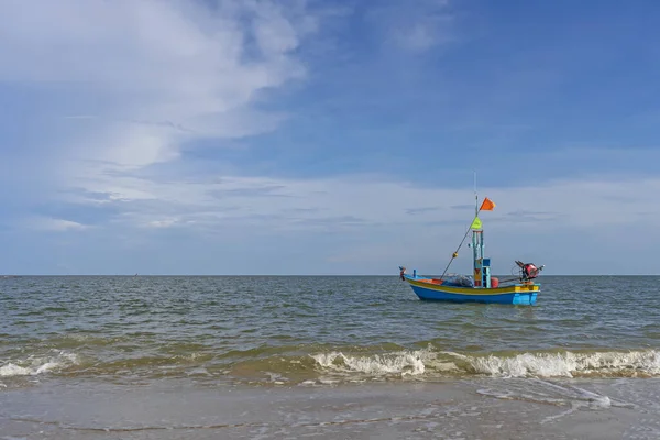 One fishing boat with blue sky background — Stock Photo, Image