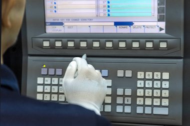 Cnc Makinesi kontrol paneli.