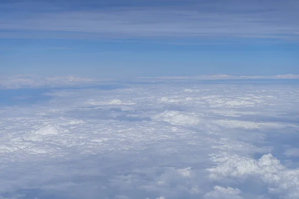 Leichte Wolke weiß mit blauem Himmel Hintergrund — Stockfoto