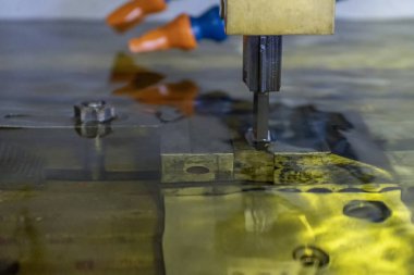 İşte çalışmaya runing içinde EDM makine