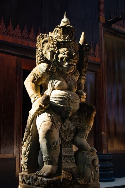 Estatua Budista Piedra Templo Negro Tailandia —  Fotos de Stock