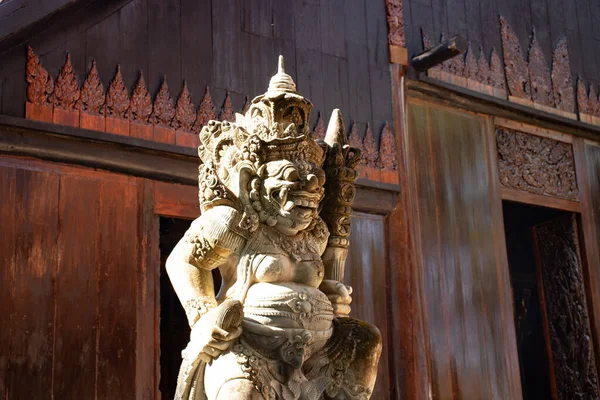 Каменная Буддийская Статуя Чёрном Храме Таиланд — стоковое фото