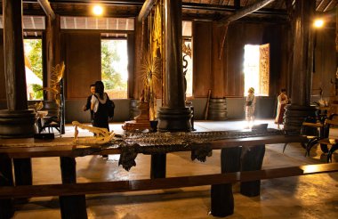 Chiang Rai, Tayland 'daki Budist tapınağının içinde.