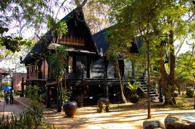 Kara Tapınak 'taki tahta tapınak, Chiang Rai, Tayland