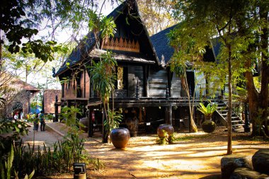 Kara Tapınak 'taki tahta tapınak, Chiang Rai, Tayland