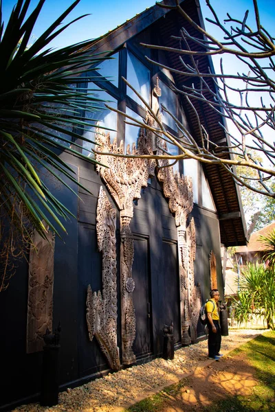 Kara Tapınak 'taki tahta tapınak, Chiang Rai, Tayland