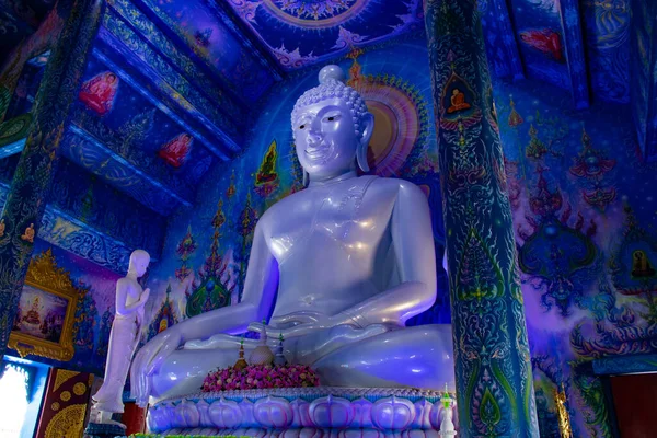 Angle Bas Statue Bouddha Dans Temple Bleu Thaïlande — Photo