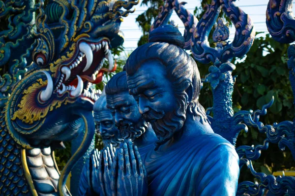 タイの青寺仏教寺院の像 — ストック写真