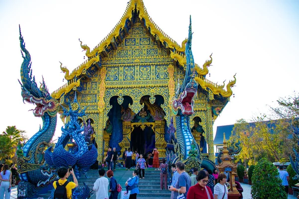 Turisták Séta Blue Temple Chiang Rai Thaiföld — Stock Fotó