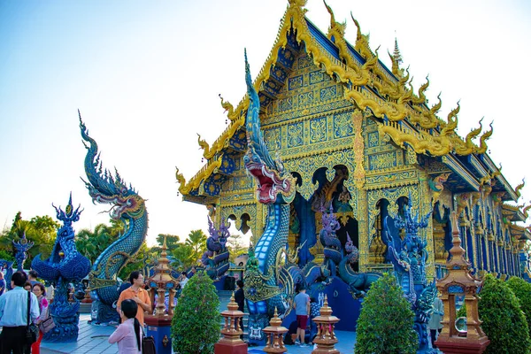 Turistas Caminhando Templo Azul Chiang Rai Tailândia — Fotografia de Stock