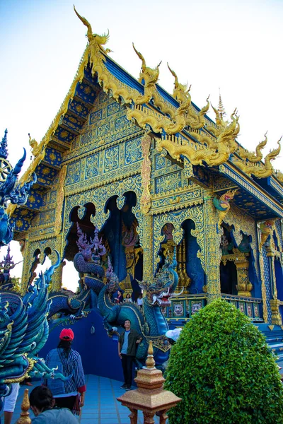 Turister Går Blue Temple Chiang Rai Thailand — Stockfoto