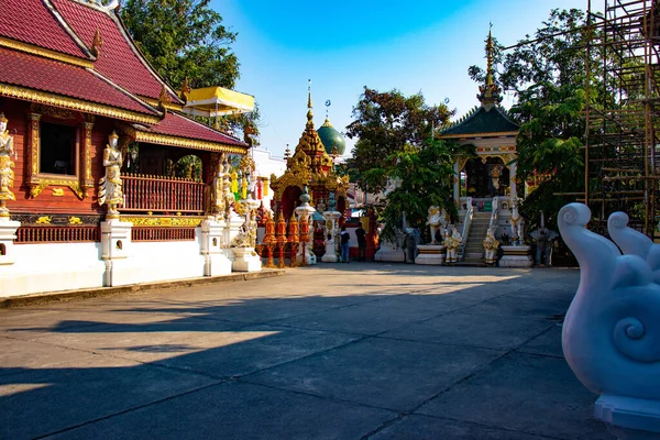 泰国佛教庙宇装饰和建筑 — 图库照片