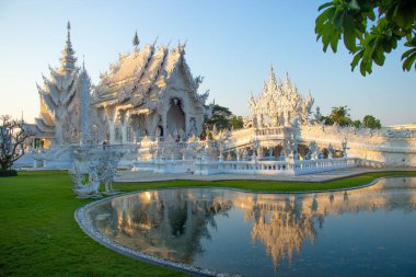Chiang Mai Tayland 'daki beyaz tapınak. 