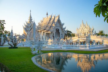 Chiang Mai Tayland 'daki beyaz tapınak. 