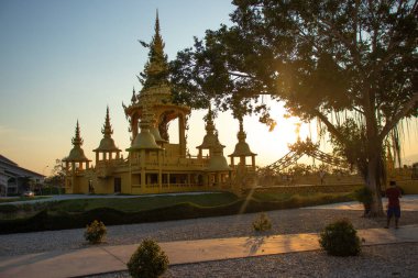 Chiang Mai Tayland 'daki beyaz tapınak. 