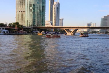 Tayland 'da Chao Phraya Nehri' nden Bangkok manzarası 