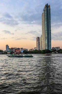 Tayland 'da Chao Phraya Nehri' nden Bangkok manzarası 