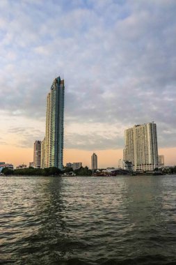 Tayland 'da Chao Phraya Nehri' nden Bangkok manzarası 