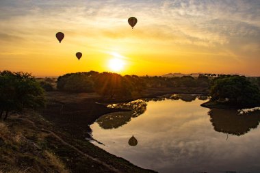 Bagan 'da Gün Doğumu Balonları, Bay MyanMr. 