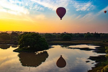 Bagan 'da Gün Doğumu Balonları, Bay MyanMr. 