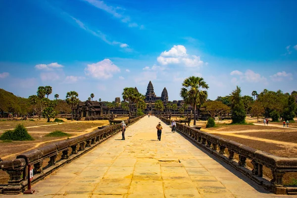Tourists Walking Angkor Wat Temple Cambodia — Stock Photo, Image