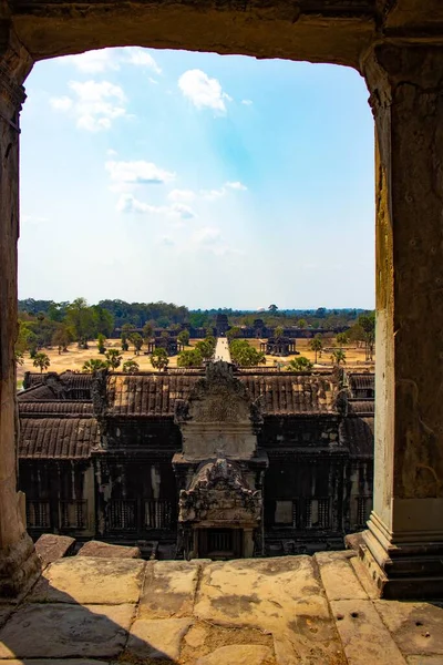 Angkor Wat Tapınağı, Kamboçya 'daki uzak mimari manzarası