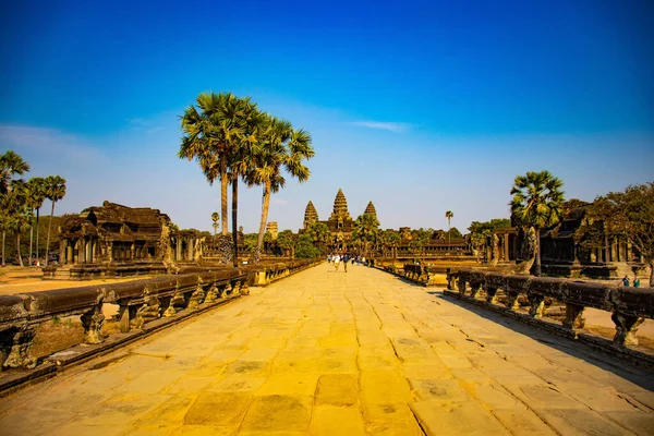 Tourists Walking Temple Angkor Wat Cambodia — Stock Photo, Image