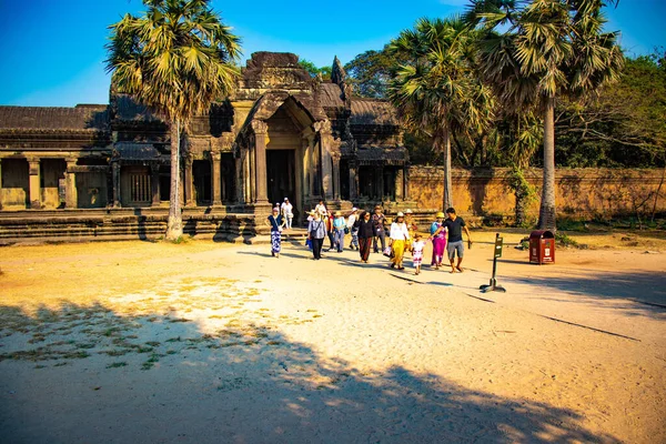 Turister Går Templet Angkor Wat Kambodja — Stockfoto