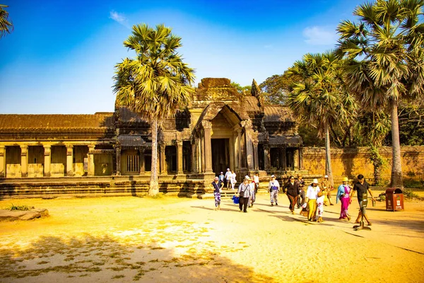 Turistas Caminando Templo Angkor Wat Camboya — Foto de Stock