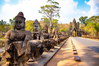 Taştan yapılmış heykeller, Kamboçya