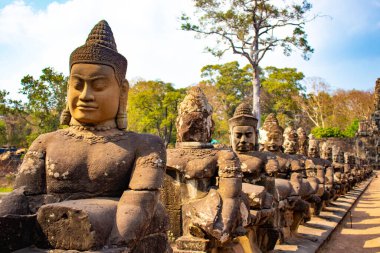Taştan yapılmış heykeller, Kamboçya