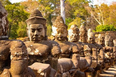 Taştan yapılmış heykeller, Kamboçya