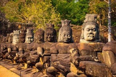 Taştan yapılmış heykeller, Kamboçya