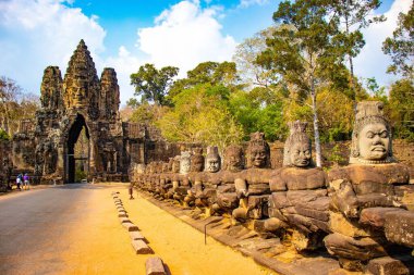 Taştan yapılmış heykeller, Kamboçya