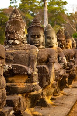 Taştan yapılmış heykeller, Kamboçya
