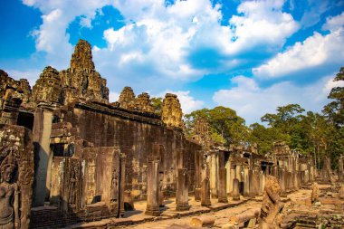 Bayon Tapınağı 'ndaki taş süslemeler ve anıtlar, Kamboçya 
