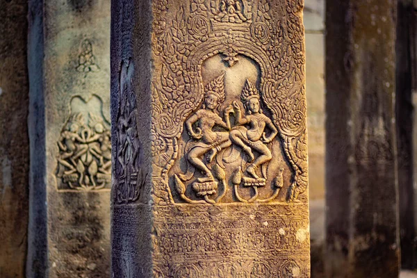 Bayon Tapınağı, Kamboçya 'daki dekorasyon ve anıtlar 