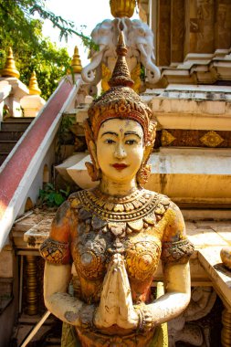 Budist tapınağı Kamboçya 'da heykel kapanıyor.