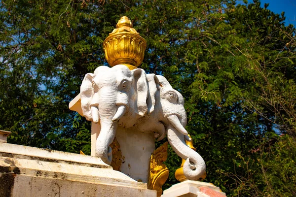 Statue Buddhist Temple Cambodia — Stock Photo, Image