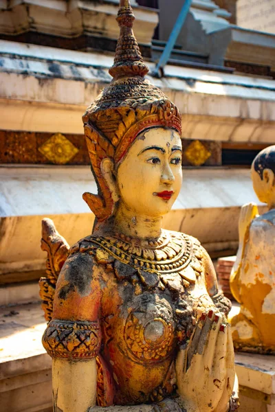 Статуя Крупным Планом Буддийском Храме Камбодже — стоковое фото