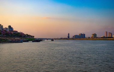 Kamboçya. Phnom Penh. Riverside Mekong İskelesi