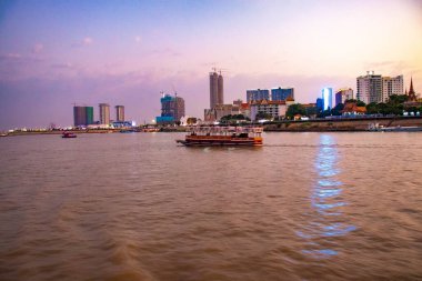 Kamboçya. Phnom Penh. Riverside Mekong İskelesi