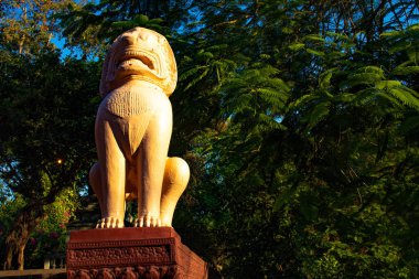 Kamboçya. Phnom Penh. Ne Phnom Tapınağı