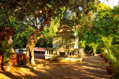 Kamboçya. Phnom Penh. Ne Phnom Tapınağı